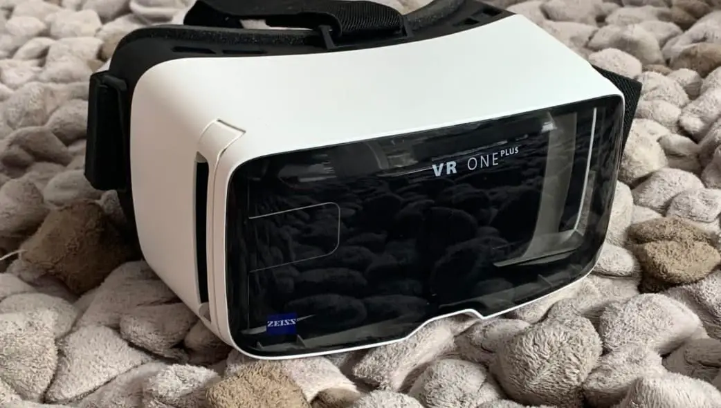 ZEISS-VR-ONE-Plus-