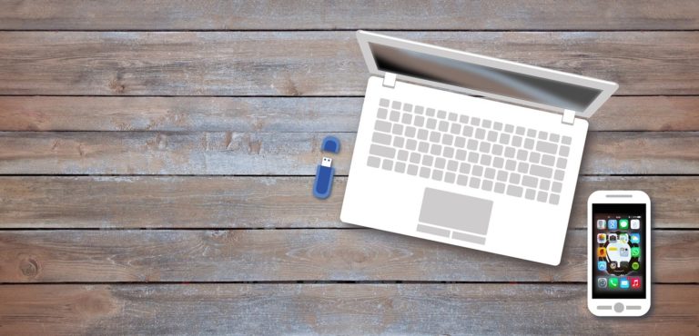 Wie zieht man etwas auf einen USB Stick