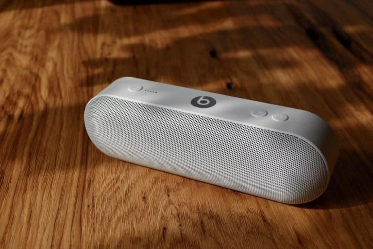 Beats Pill Plus in weis