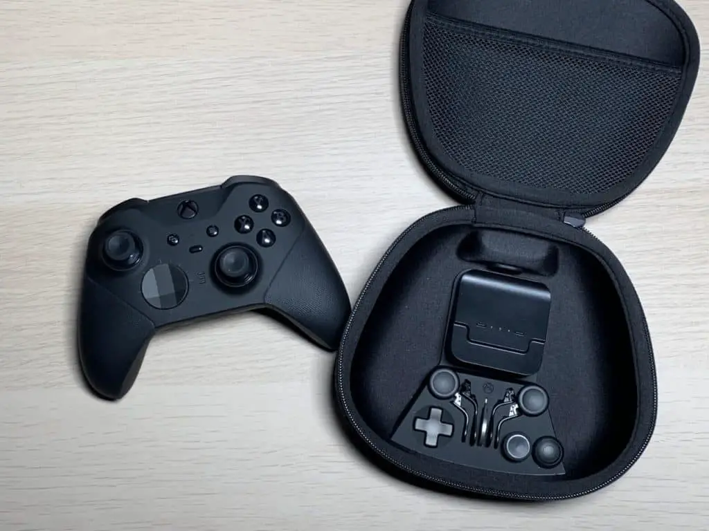Xbox Elite Controller mit Tasche und Zubehör
