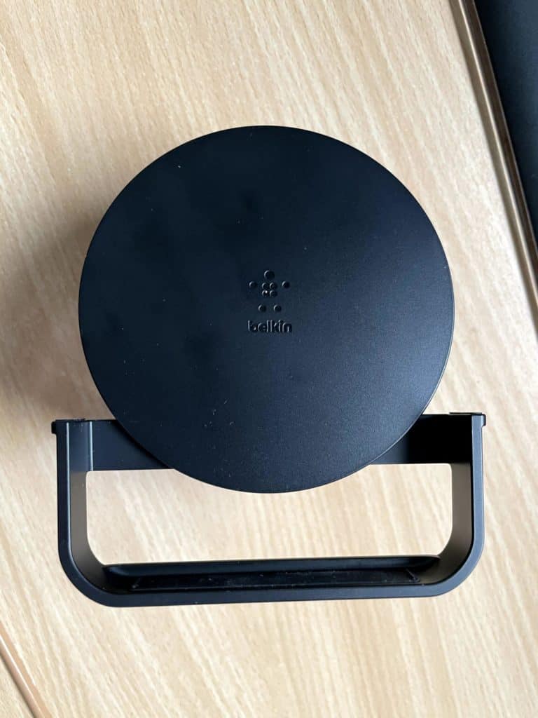 Drahtloser BOOSTCHARGE Ladeständer mit Lautsprecher im Test