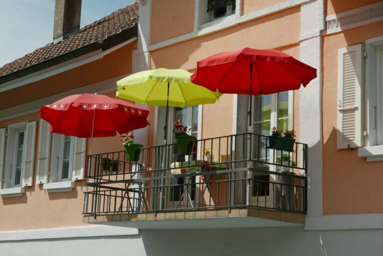 Sonnenschirm für den Balkon kaufen: Darauf gilt es zu achten