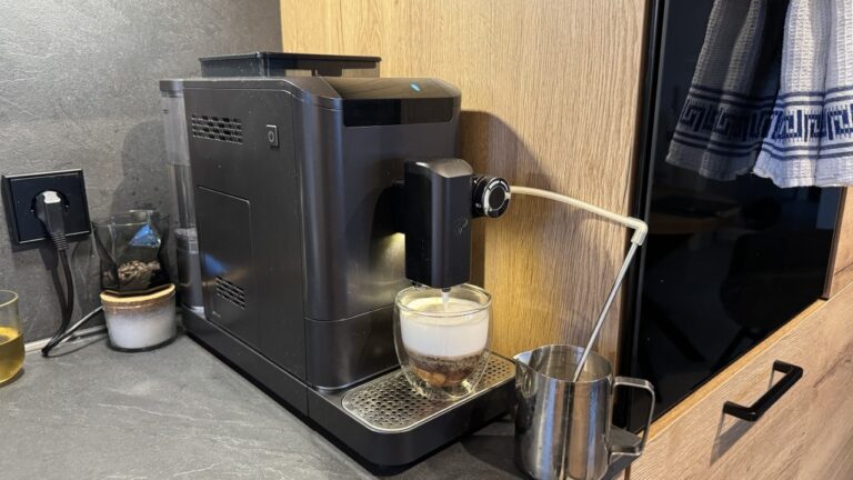 Tchibo Esperto 2 Milk im ausführlichen Test: Kompakter Kaffeevollautomat mit kleiner Schwäche